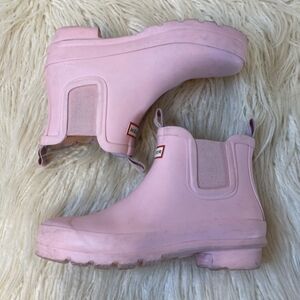 HUNTER girls’ barely pink matte Chelsea rain boots 3 Janie & Jack